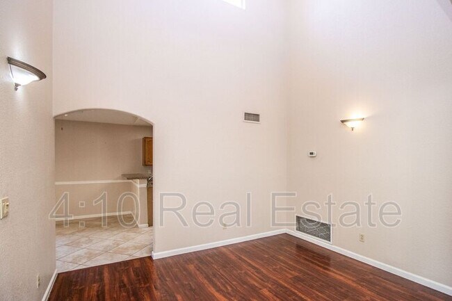 Building Photo - 16221 S 34th Way