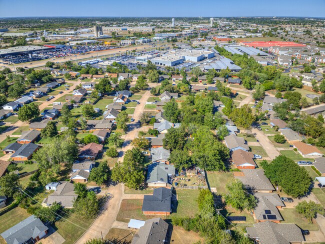 Building Photo - 14008 Gateway Dr