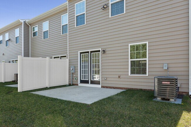 Building Photo - BEAUTIFULLY RENOVATED TOWNHOME IN MECHANICSVILLE