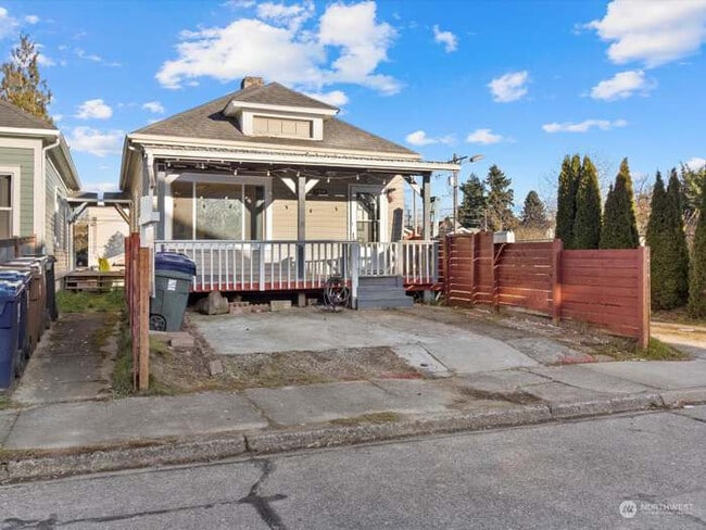 Primary Photo - 3829 Park Ave. S