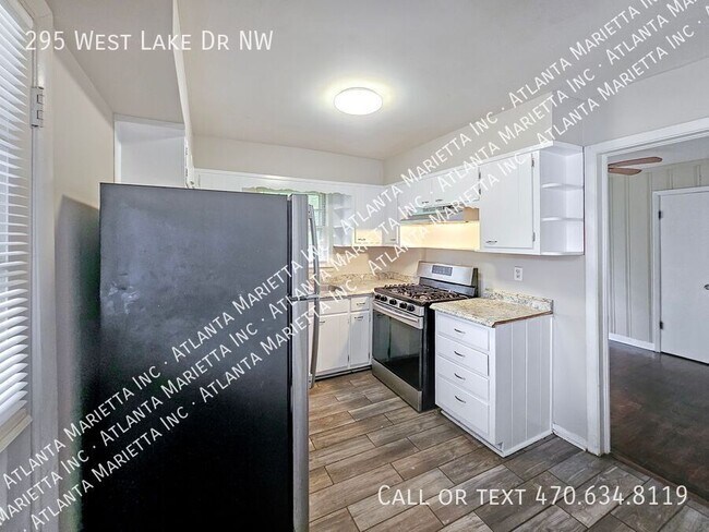 Building Photo - 295 W Lake Dr NW