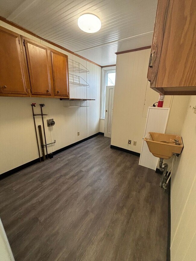 Building Photo - 3 Bedroom House for Rent - Minutes from Seton Hill!