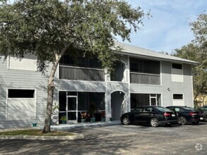 Building Photo - 2 Bedroom 2 Bath! First Floor, Spacious Co...