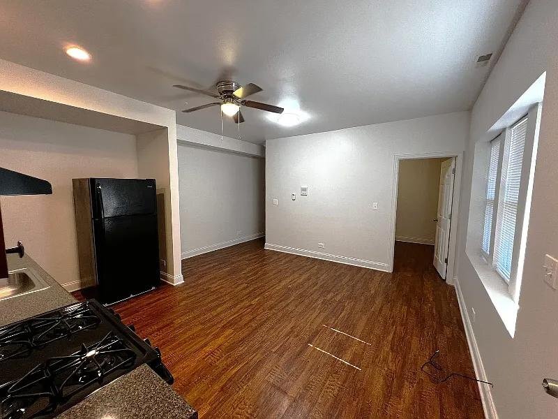 Building Photo - 8246 S Racine Ave