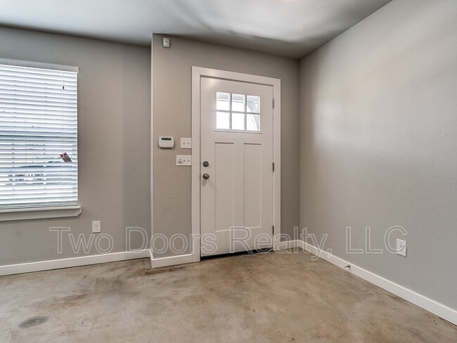 Building Photo - 2801 N Kentucky Ave