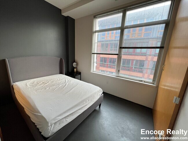 Building Photo - 160 E Berkeley St