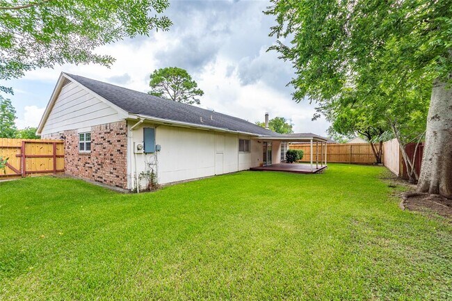 Building Photo - 2435 Heritage Bend Dr