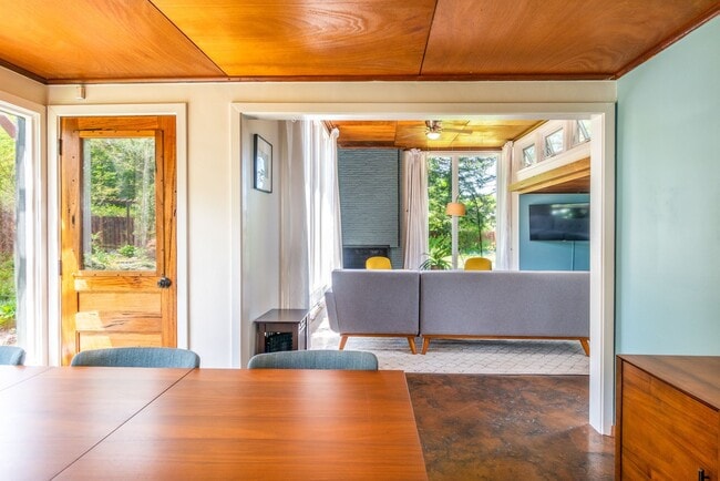 Building Photo - Beautiful Single Family Home w Massive Yar...