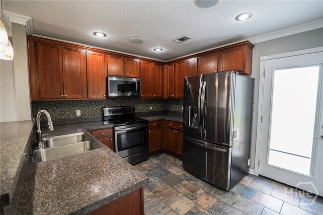Building Photo - 170 Willow Oak Dr