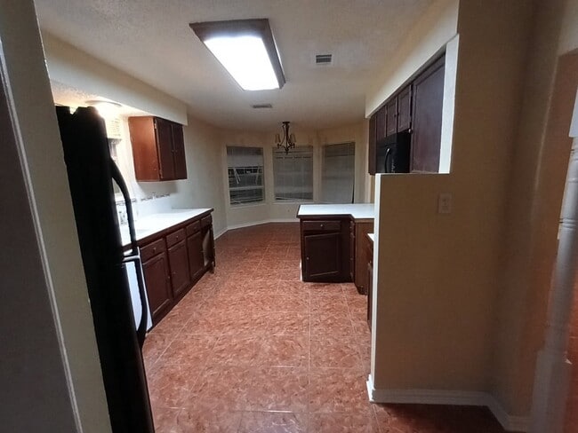 Building Photo - 2701 Willow Springs Rd