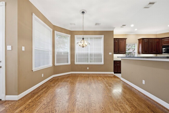 Building Photo - 17 Ambleside Crescent Dr