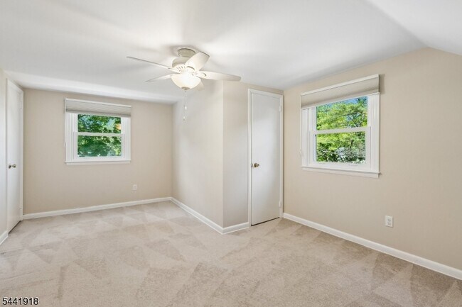 Building Photo - 124 Holmes Oval S