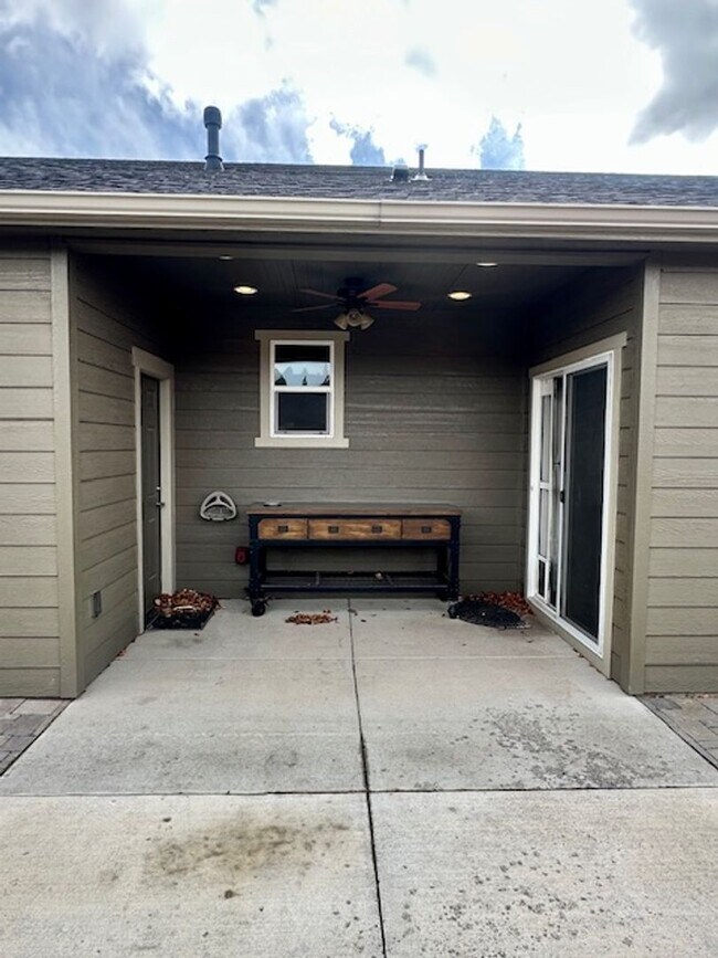 Building Photo - 63266 NW Newhall Pl