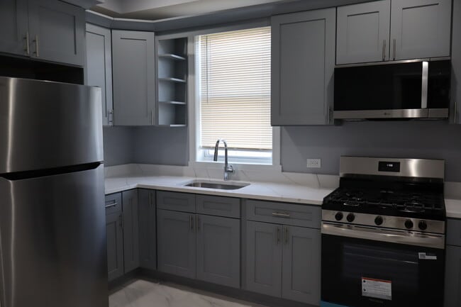 Building Photo - 4120 W Gladys Ave