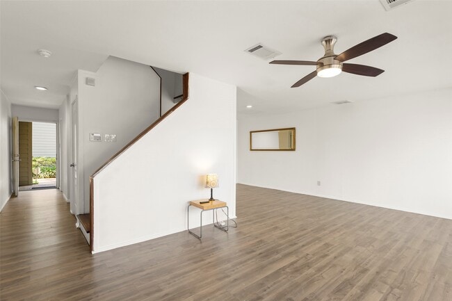 Building Photo - 2329 Briarwest Blvd