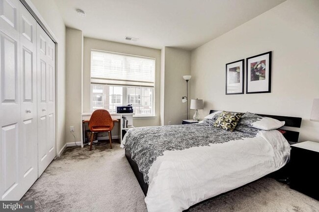 Building Photo - 223 Breeders Cup Dr