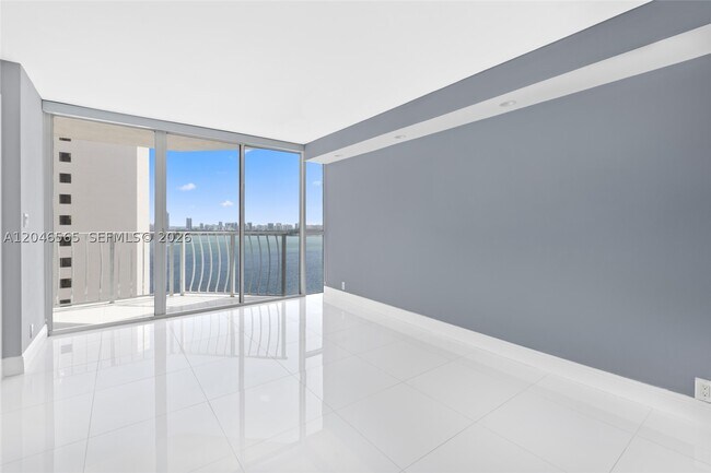 Building Photo - 7601 E Treasure Dr