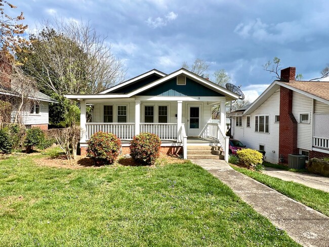 Building Photo - Charming West Asheville Home!