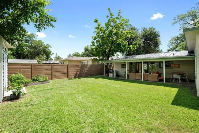 Building Photo - 5008 W Frances Pl