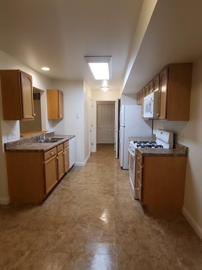 Building Photo - 915 S 20th St