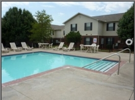 Pool - Parkridge Apartments