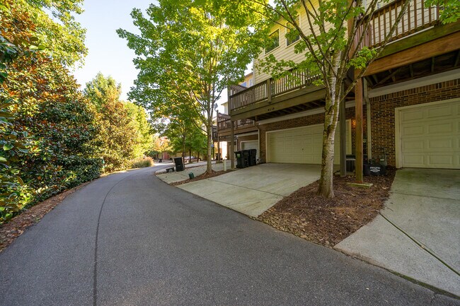 Building Photo - 3305 Chastain Gardens Dr NW