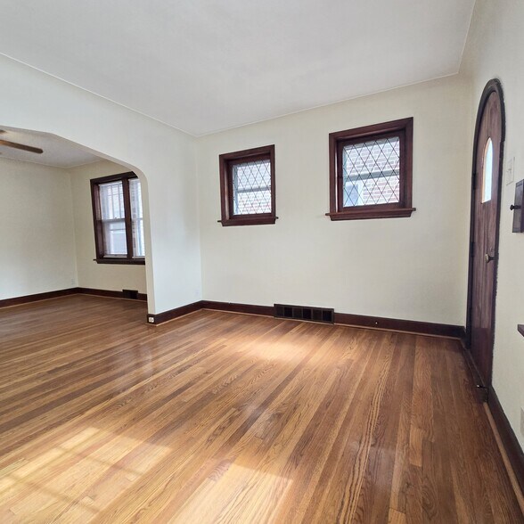 Building Photo - 3529 Lawn Ave