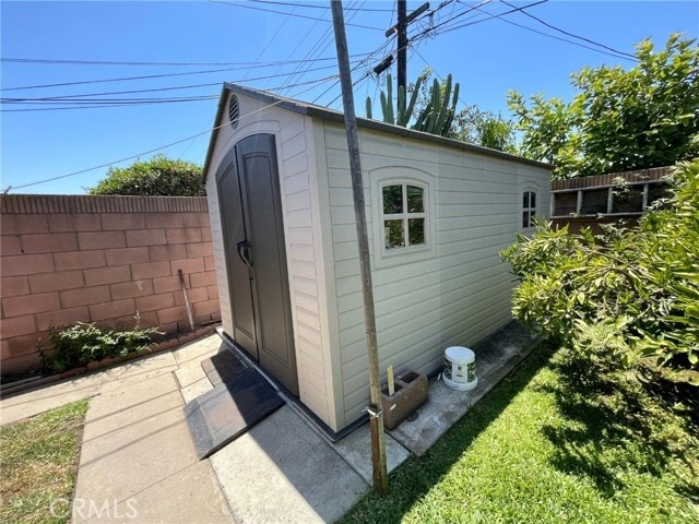 Building Photo - 861 Helmsdale Ave