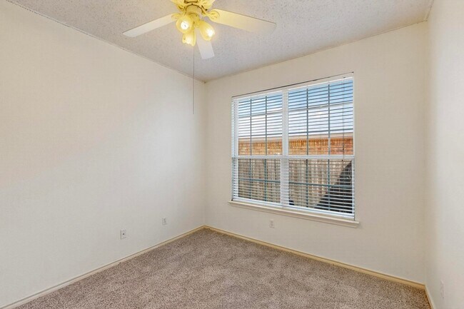 Building Photo - 165 Hirth Dr