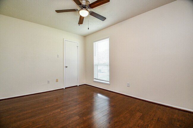 Building Photo - 16823 Cobble Ridge Dr