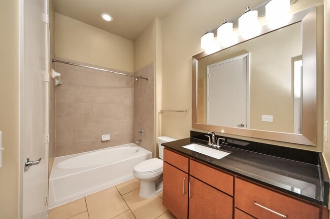 Building Photo - 5455 Richmond Ave.