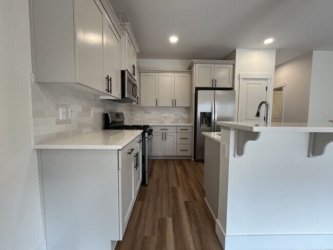 Building Photo - Modern 2022-Built 3-Bedroom Home with Open Layout, Entertainer’s Kitchen. Near Parks & Playgrounds