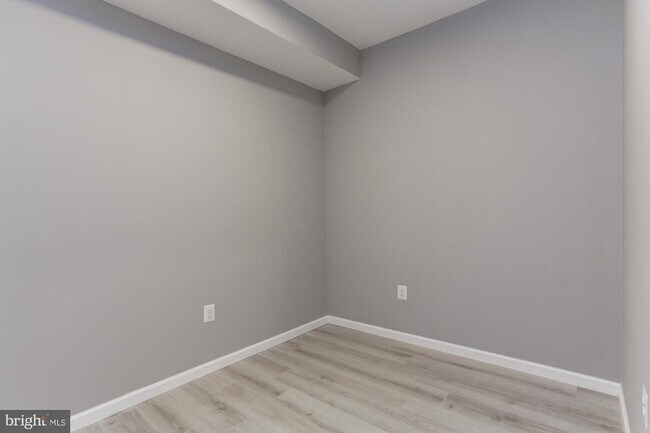 Building Photo - 400 N Highland Ave