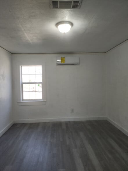 Building Photo - 720 Cooper Rd