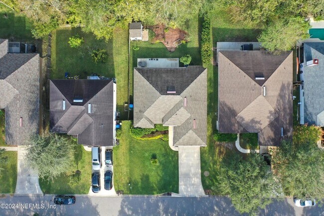 Building Photo - 657 MacKenzie Cir