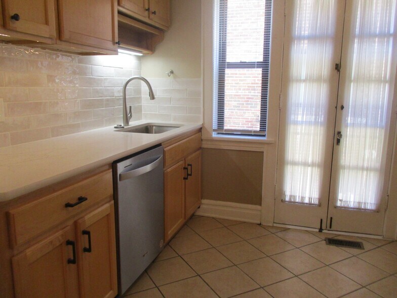 Building Photo - 1079 Terrace Dr