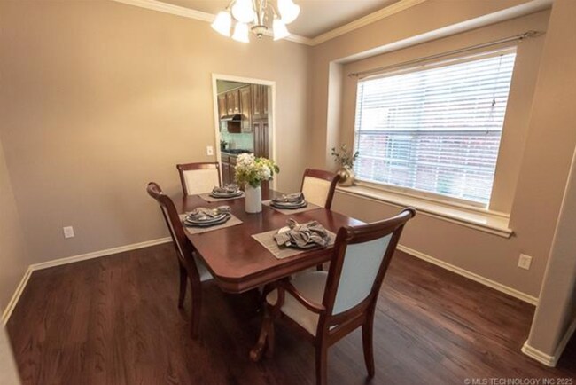 Building Photo - 5 Bedroom Home In Broken Arrow