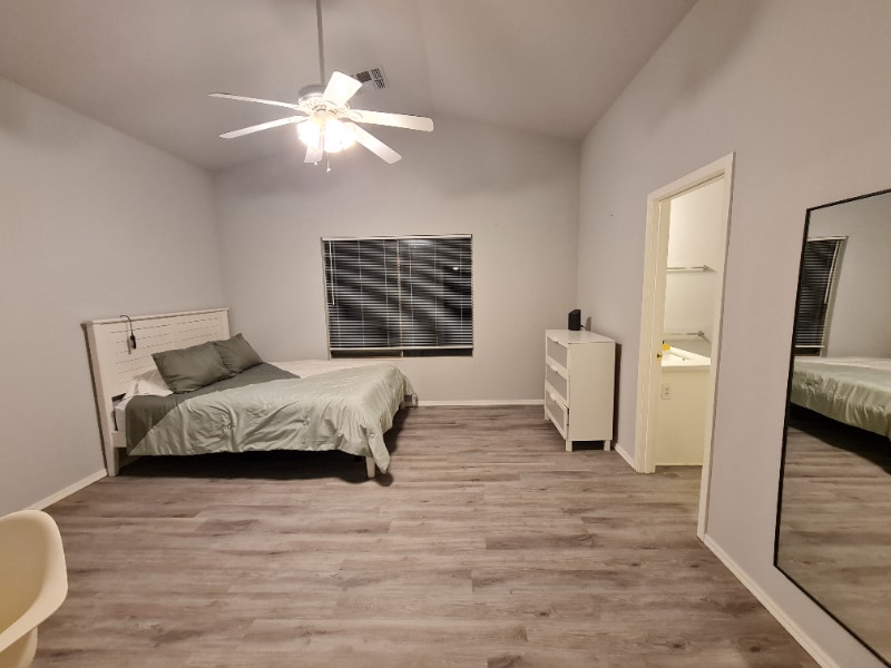 Building Photo - 11305 W Pinehollow Dr