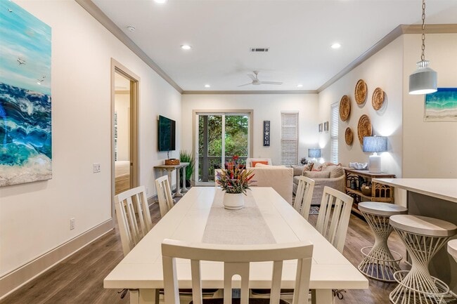 Building Photo - 70 Marthas Ln