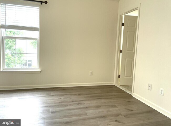 Building Photo - 2540 Banshire Dr
