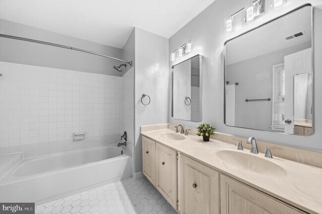 Building Photo - 7520 Royal Dominion Dr