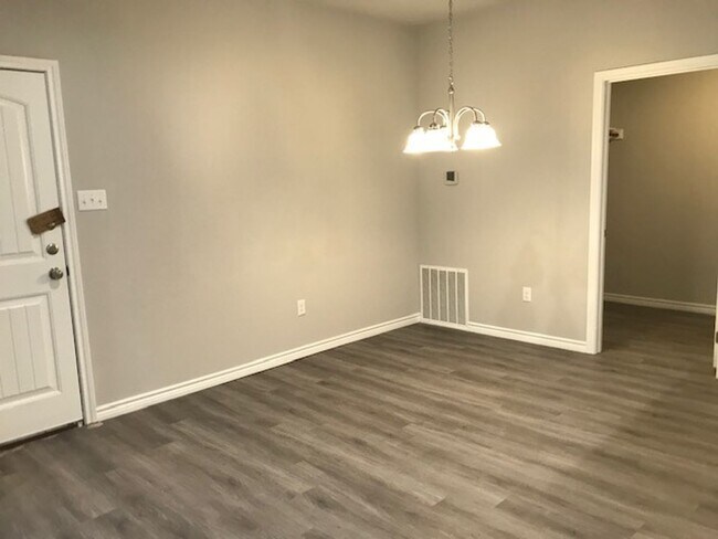 Building Photo - 6047 Jennings Dr