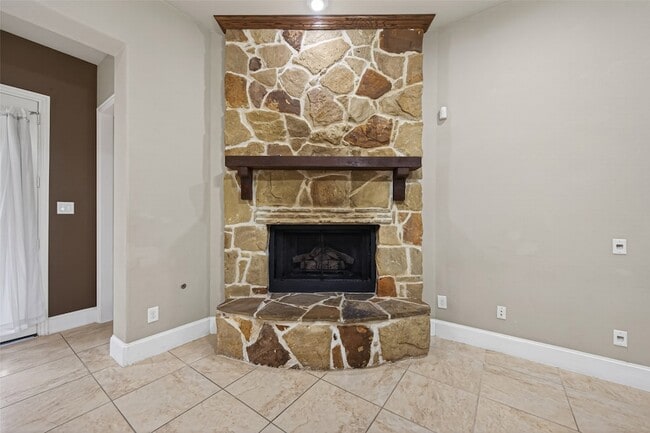 Building Photo - 16811 Kilgarth Dr