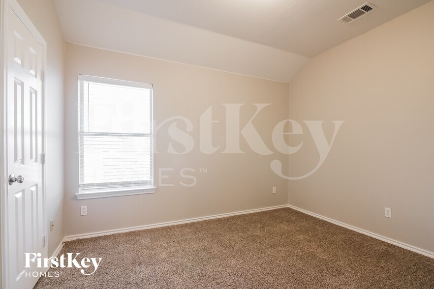 Building Photo - 6605 Sandgate Dr