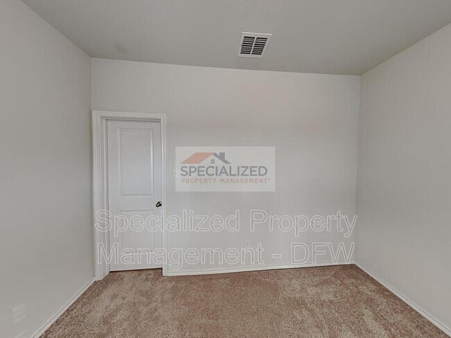 Building Photo - 453 Milverton Dr