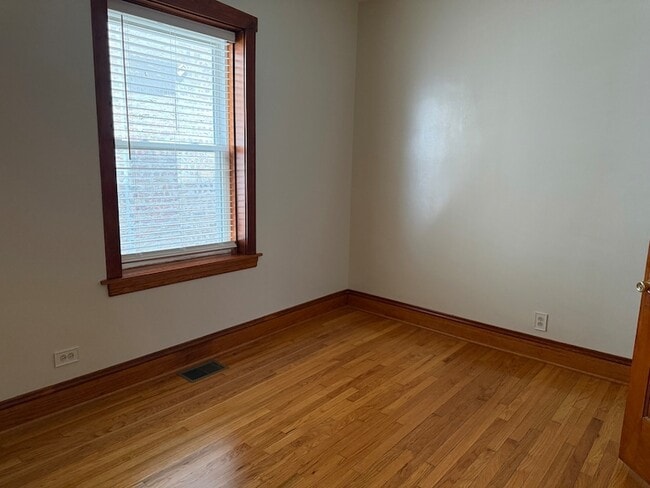 Building Photo - 2252 N Laramie Ave
