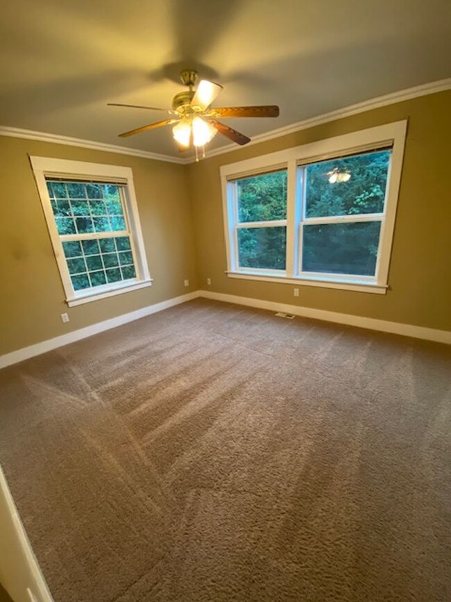 Building Photo - Charming home located in beautiful Orting!