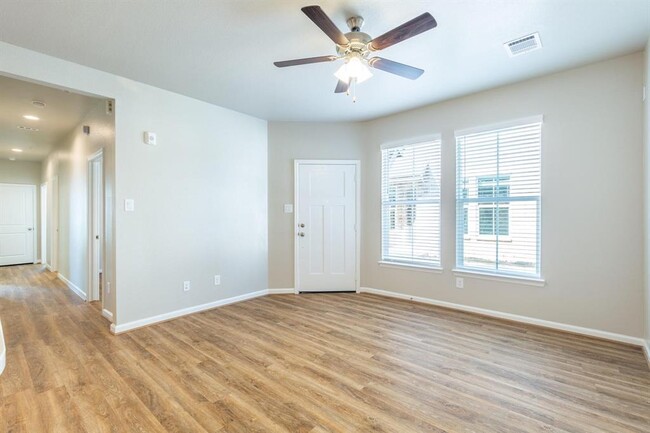 Building Photo - 133 Park Place Cir