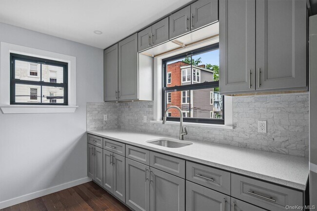 Building Photo - 133 N Miller St