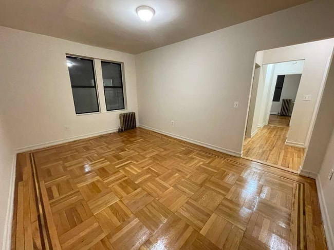 Building Photo - 3210 Kingsbridge Ave